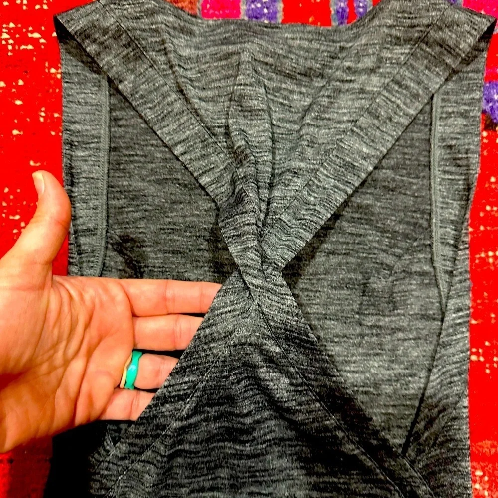 LULULEMON Dark Grey Unique Back Tank Sz 4